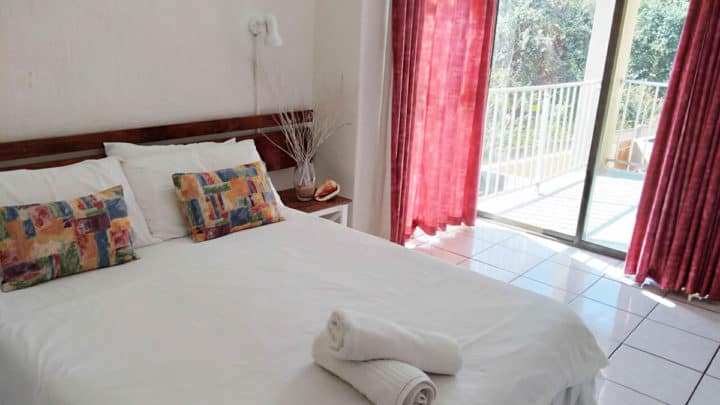 cabana mia luxury self catering accommodation amanzimtoti main bedroom 1200